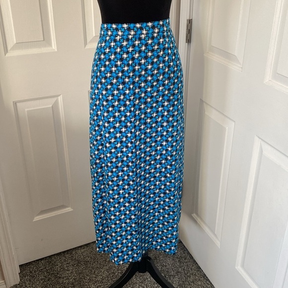 Sag Harbor Dresses & Skirts - Sag Harbor Y2k Blue Geometric Patterned Maxi Skirt.